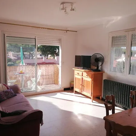 Apartment F2 Climatise 800m De La