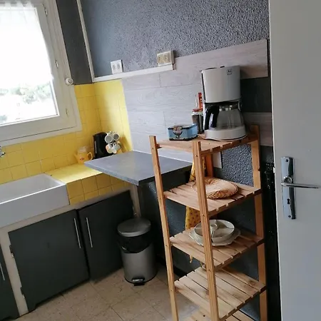 F2 Climatise 800m De La Apartment *