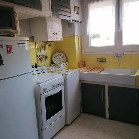 Apartment F2 Climatise 800m De La